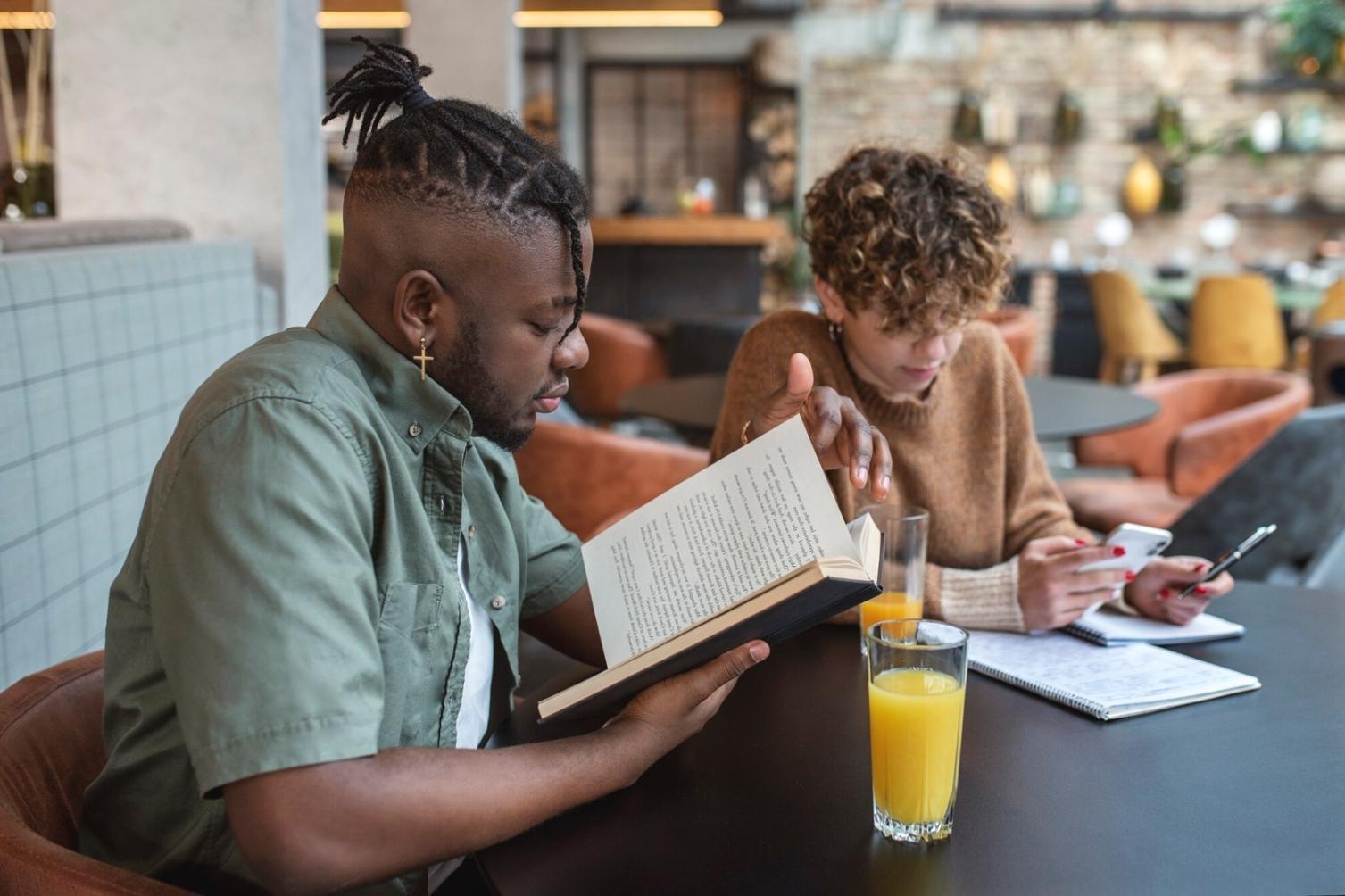 Espace de travail professionnel dédié à l'accompagnement en création d'entreprise